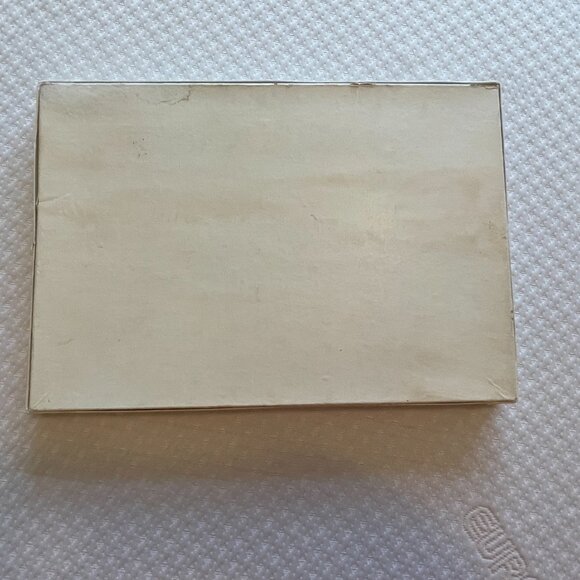 NIB Classic Vintage Irish Tablecloth and Napkin Set Gold - Picture 11 of 12